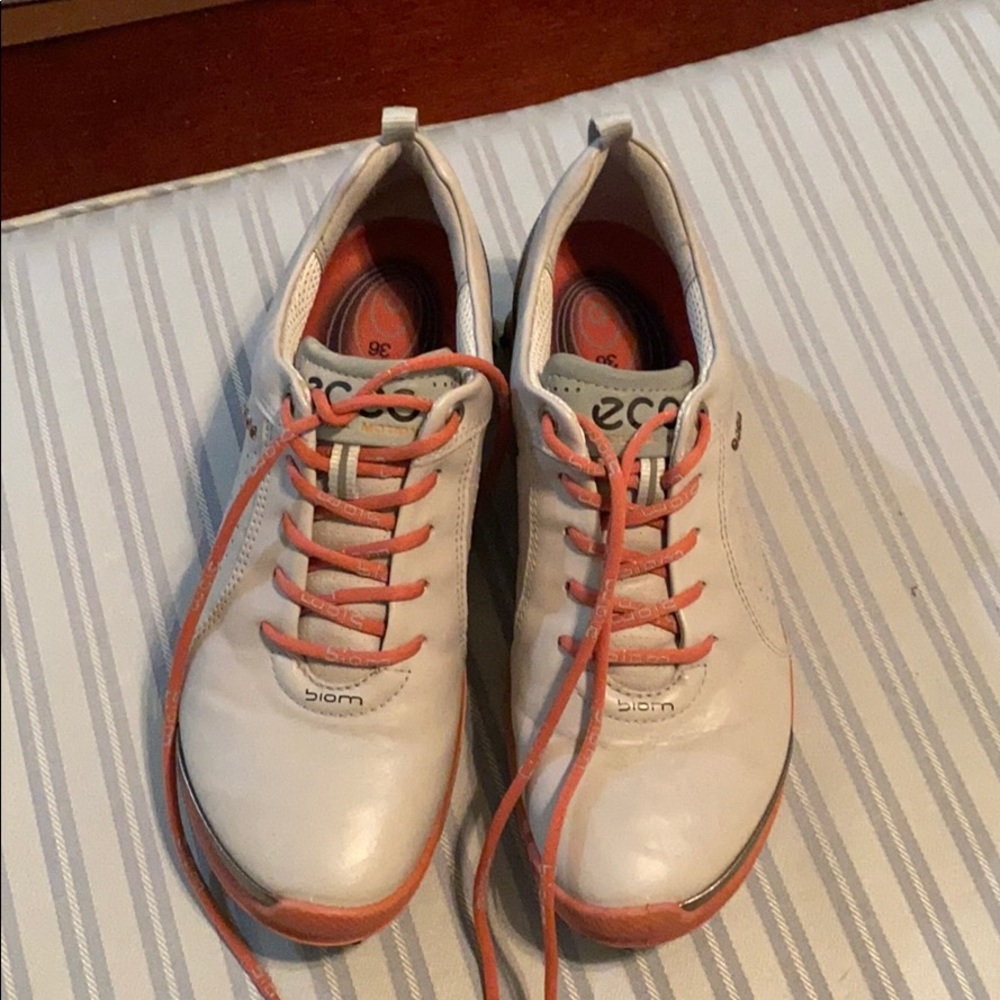 Golf shoes